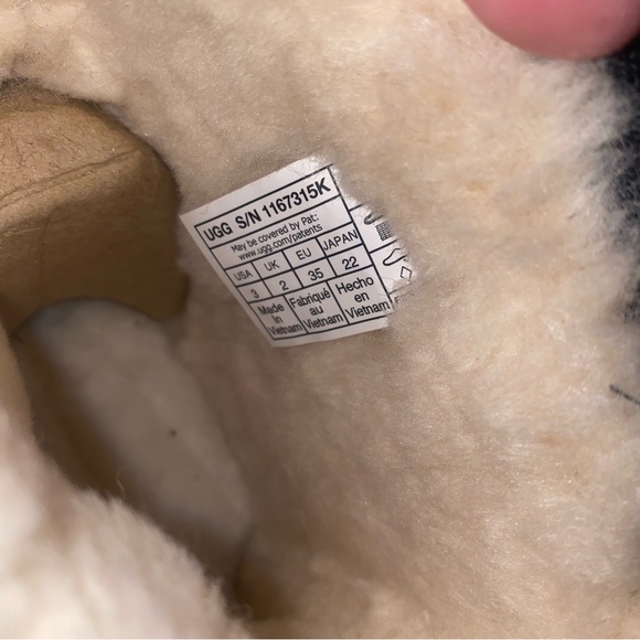 UGG Classic boots kids size 3 New In Box - Picture 12 of 14